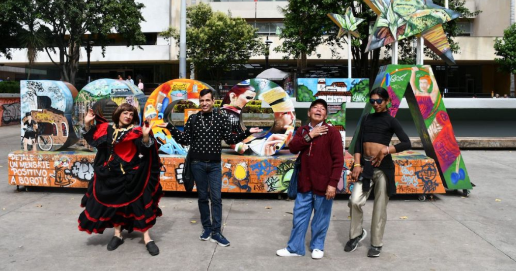 Imagen de personas LGBTI posando para la foto