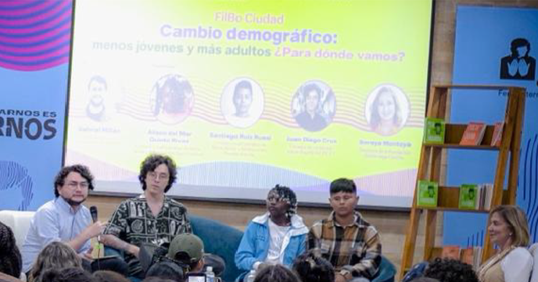 Imagen de los participantes el diálogo
