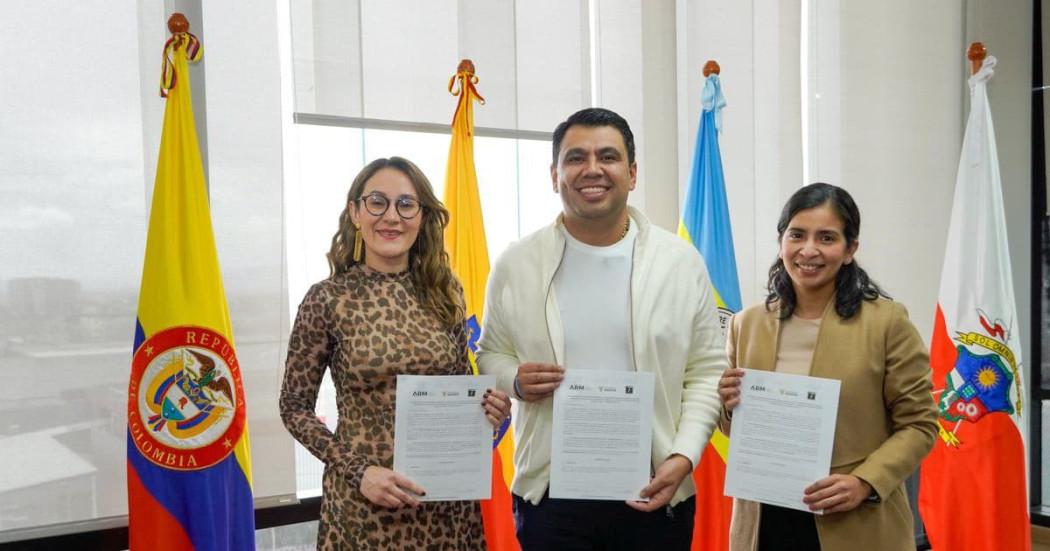María Fernanda Ortiz, Julián Sánchez y Claudia Mercado.
