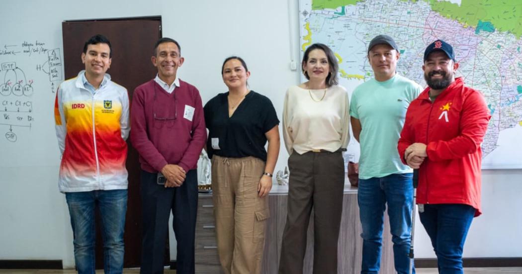 Imagen de los representantes de liga en socialización del IDRD sobre el Complejo Acuático