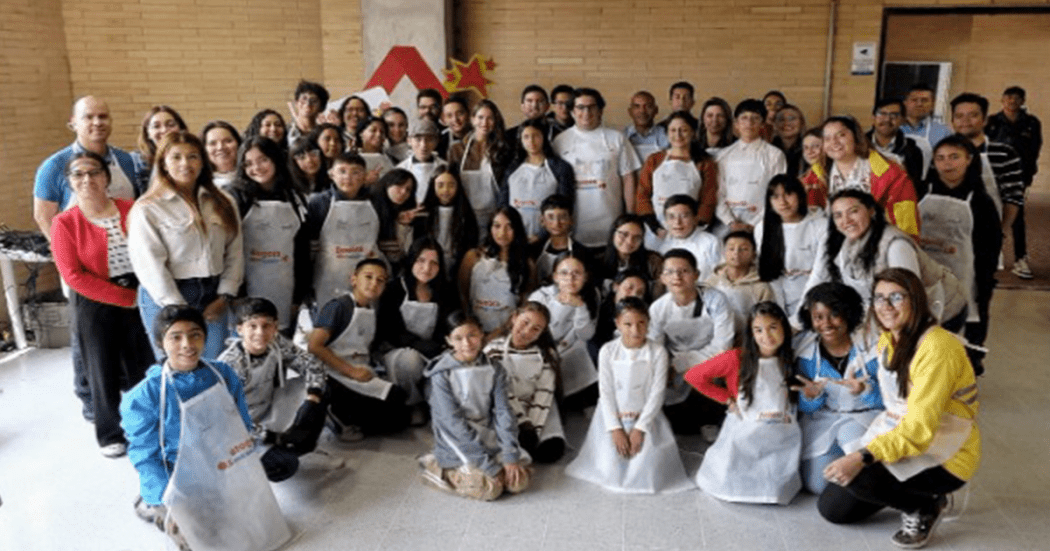 Imagen de los niños, niñas y jóvenes que participaron en este espacio