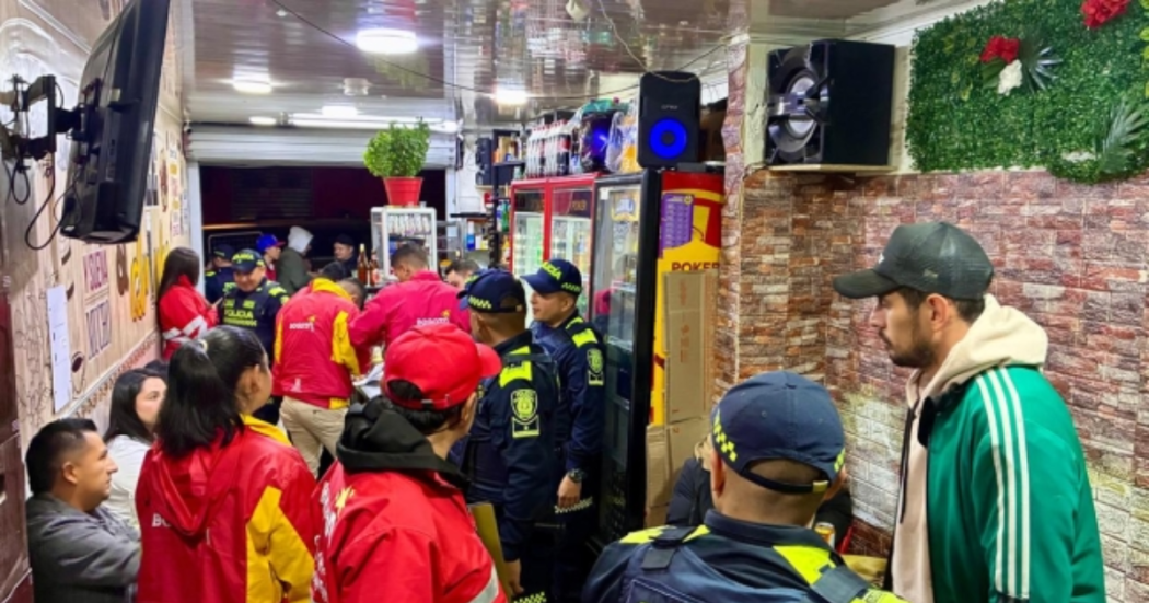 Foto de funcionarios del Distrito en operativo de seguridad en Los Mártires, centro de Bogotá.