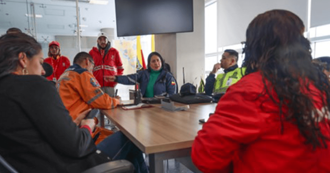 Imagen de los funcionarios en el PMU