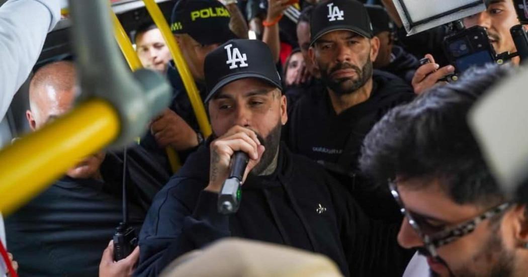 Foto de Nicky Jam en TransMilenio