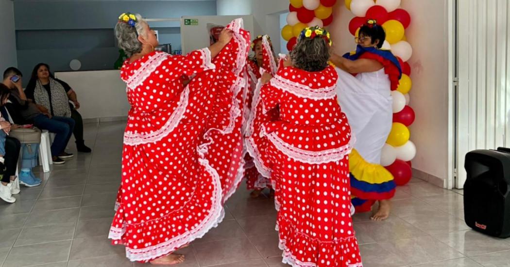 Foto de mujeres bailando 