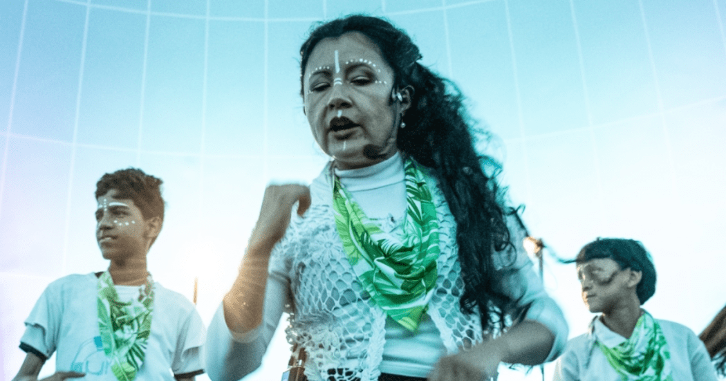 Imagen de varias personas tomando un taller gratuito de danza del Programa CREA.