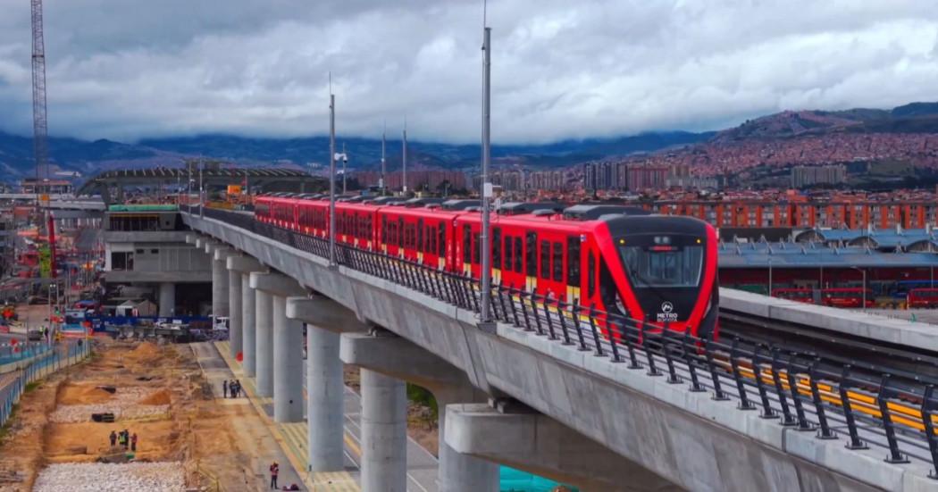 Foto de un tren de la Línea 1 del Metro de Bogotá.