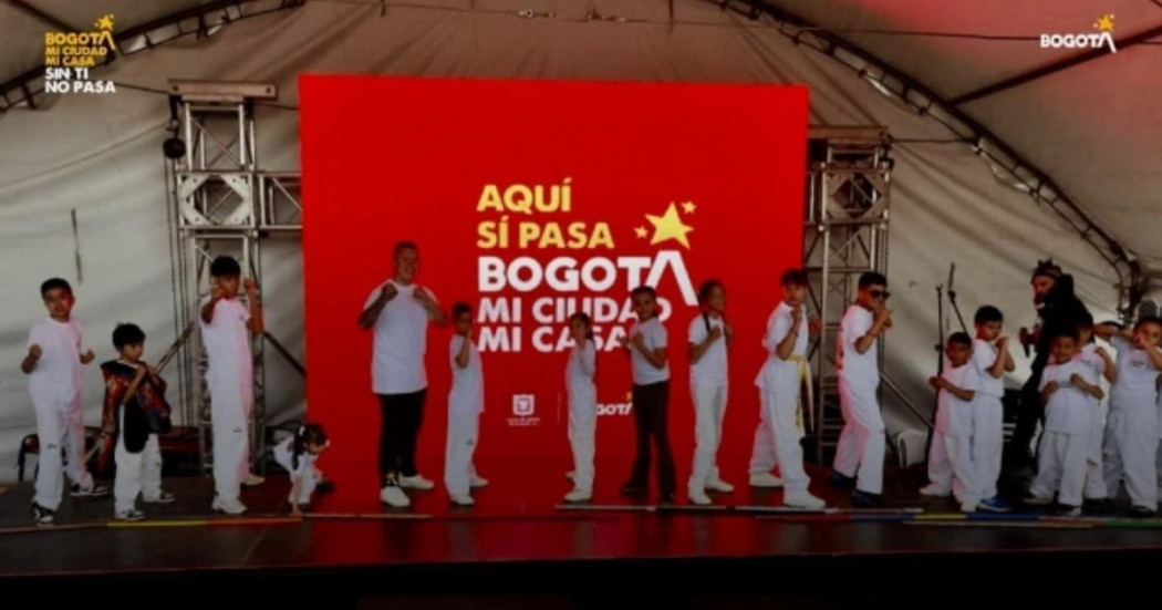 Foto de niños en clases gratis taekwondo en Los Mártires, centro de Bogotá.