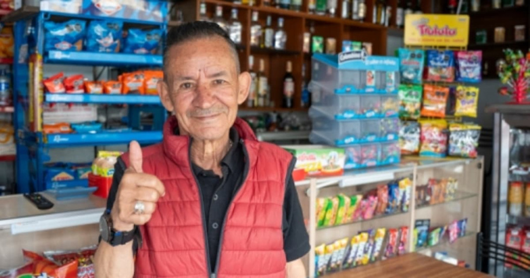 Foto de Francisco González beneficiario del programa 'Antojitos' del IPES en Bogotá.