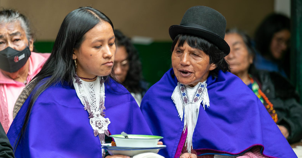 Imagen de dos mujeres de las comunidades indígenas