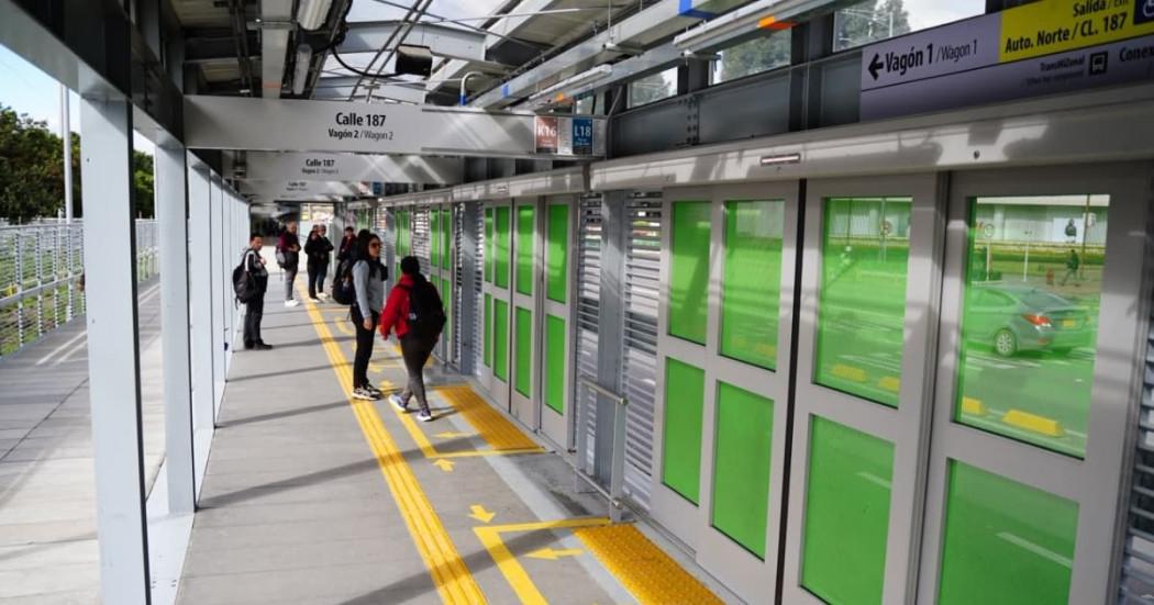 Foto entrega de obras de ampliación de las estaciones de TransMilenio Bogotá Calle 187 y Terminal, al norte de Bogotá.