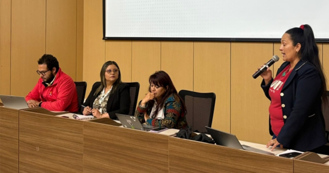 Imagen de una señora hablando