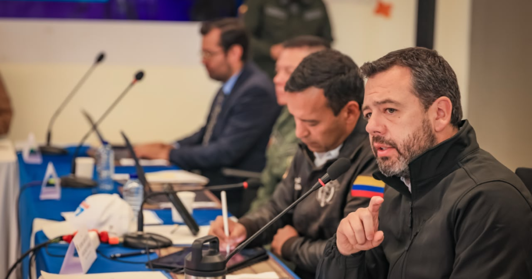 Imagen del alcalde Galán hablando durante el Concejo de Seguridad
