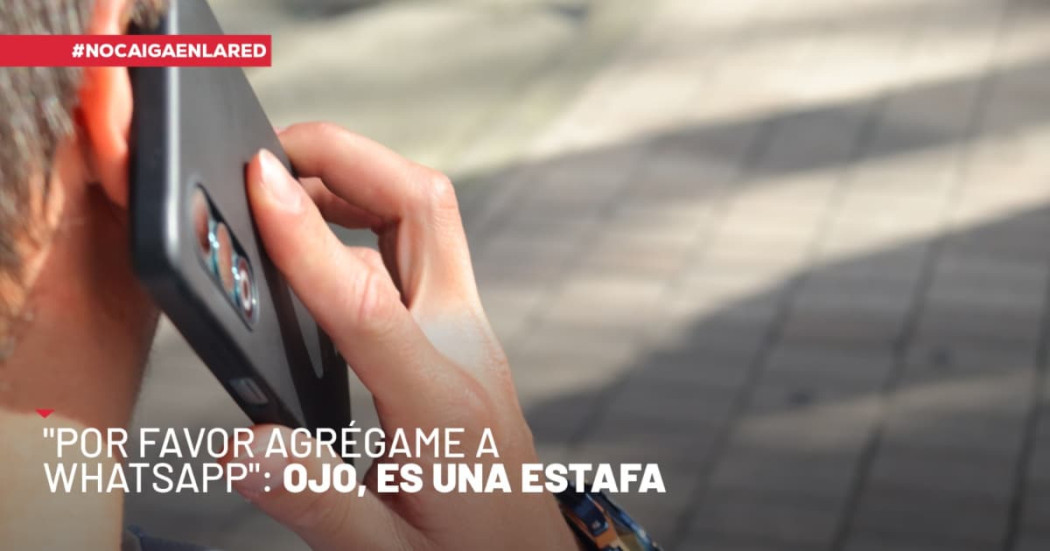 Hombre hablando por celular.