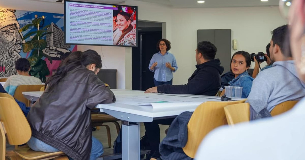 Asistentes a un taller de la Secretaría de la Mujer. 