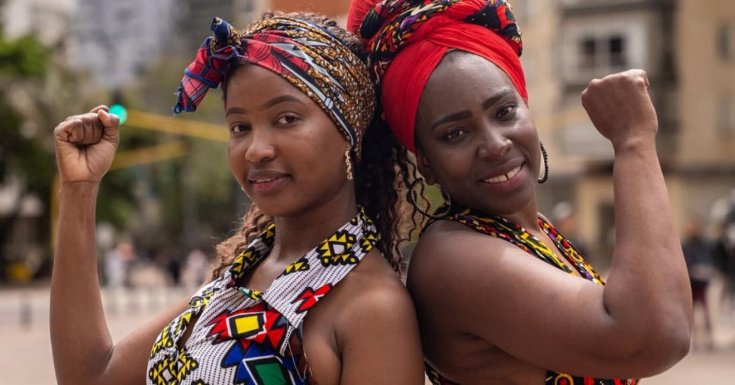 Dos mujeres afrodescendientes.