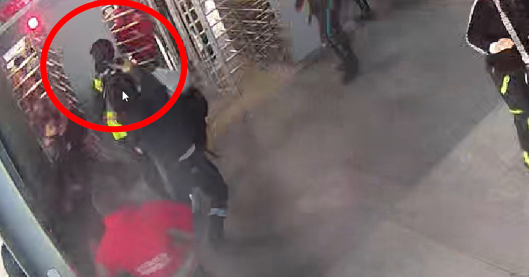 Imagen del ataque al guarda de seguridad