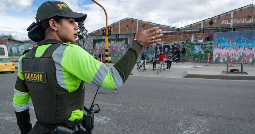 Foto de una agente de tránsito 