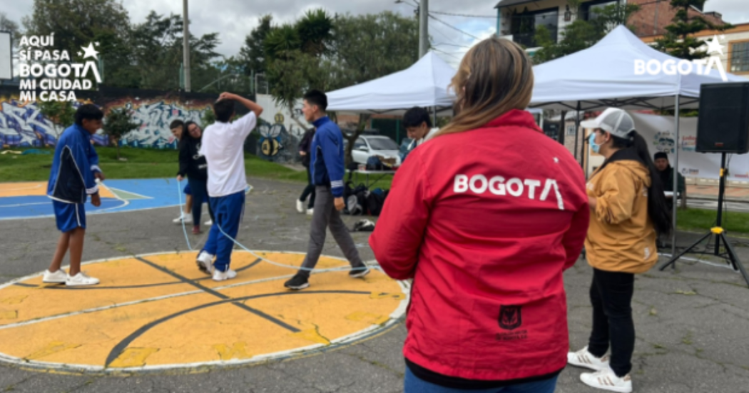 Foto de jovenes de la localidad Puente Aranda haciendo deporte 