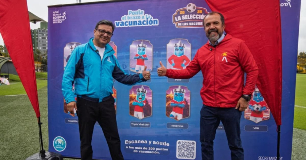 Funcionarios del IDRD y Secretaría de Salud presentan campaña de vacunación en Bogotá con panel informativo y mensaje