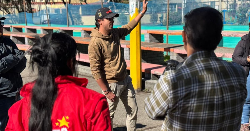 Una persona explicando el proyecto de intervención de un parque
