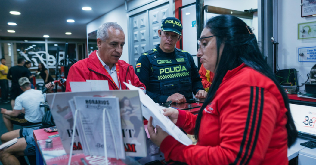 Foto de funcionarios del Distrito en operativo de seguridad