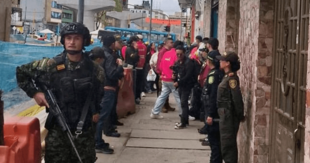Foto de funcionarios del Distrito en operativo de seguridad