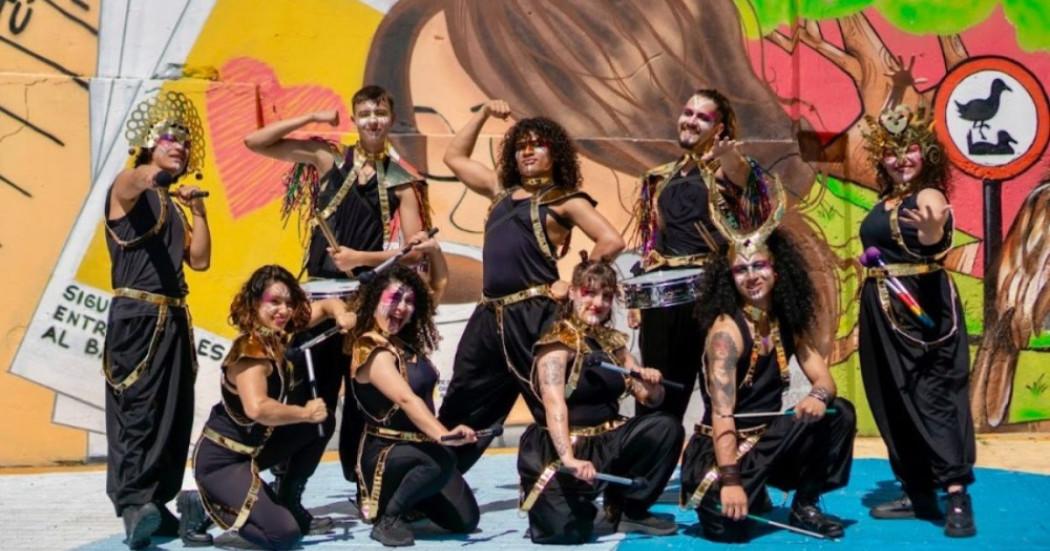 Imagen de integrantes agrupación 'Mambako' en escena
