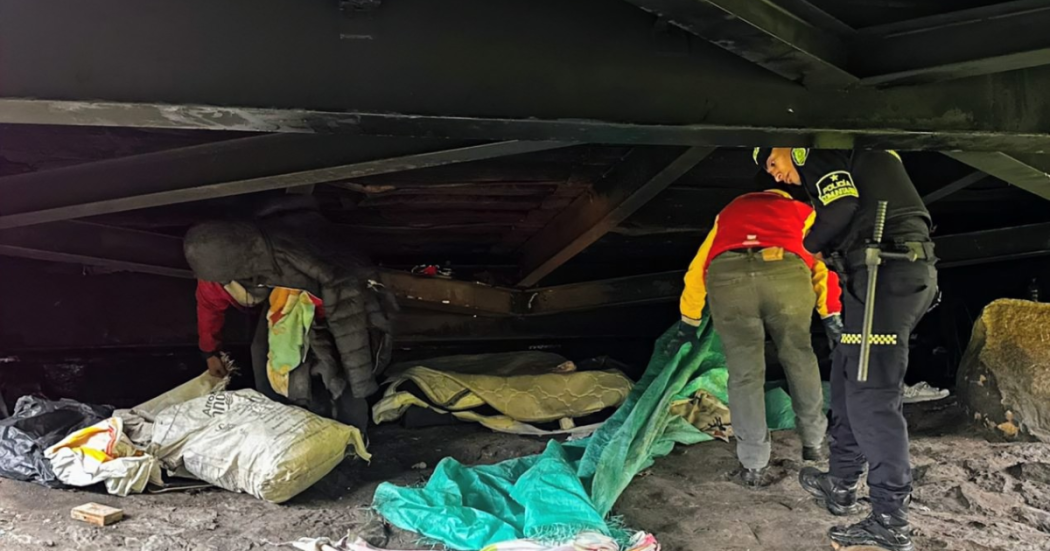 Foto de funcionarios del Distrito en operativo de limpieza