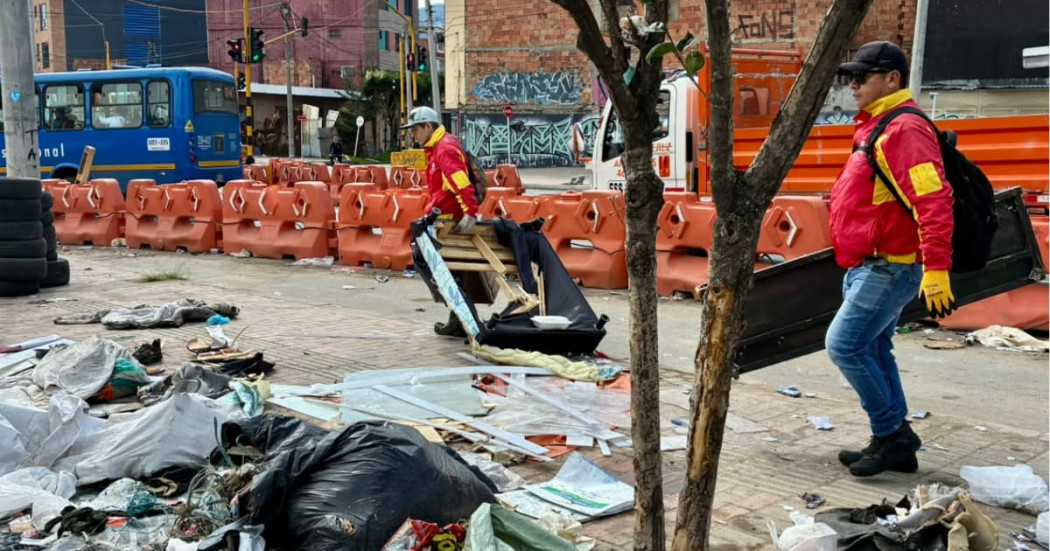 Foto de funcionarios del Distito en un operativo de limpieza