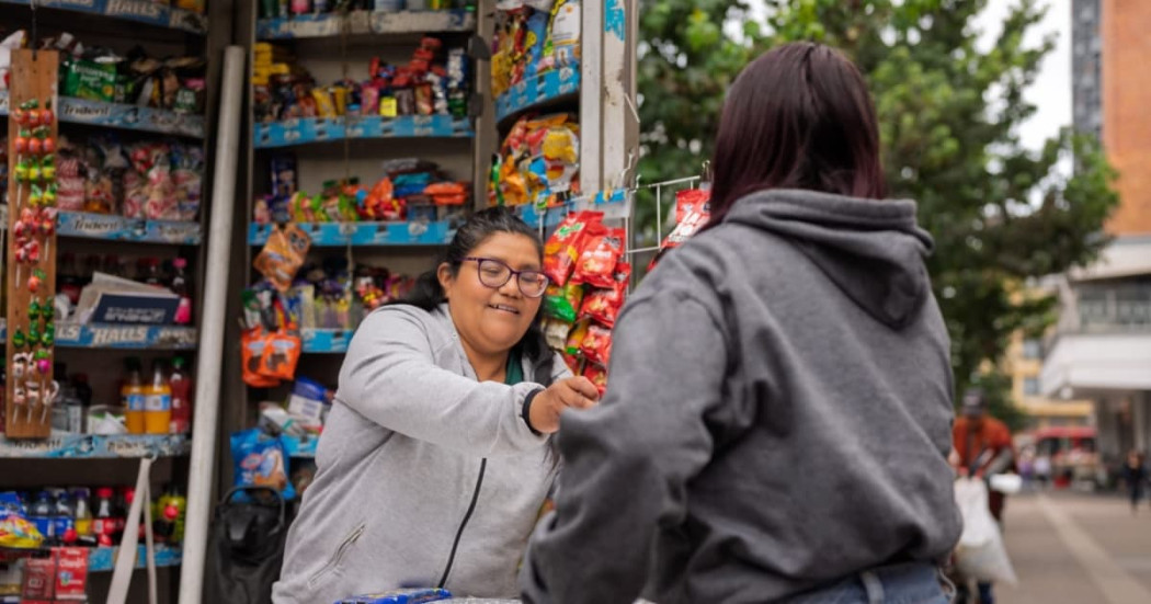 Foto de Carmen Nelly Suárez, beneficiaria de los quioscos del IPES en Bogotá.