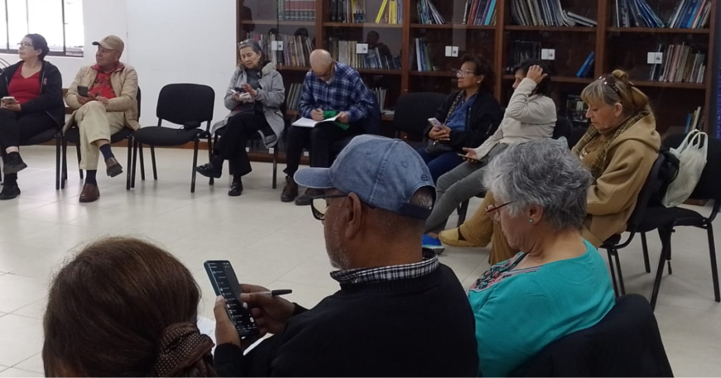 Foto de un grupo de ciudadanos en un curso 