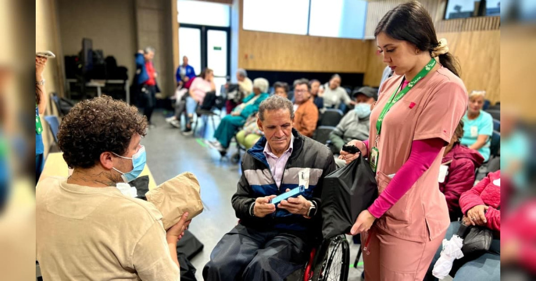 Foto de la jornada de entrega ayudas técnicas personas con discapacidad en Bogotá.