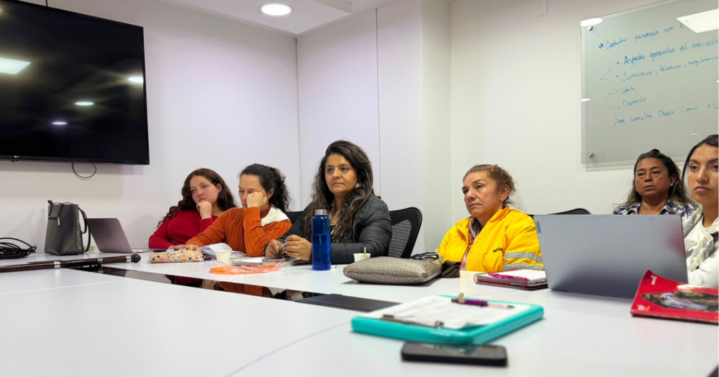 Foto de funcionarias de la localidad de Fontibón 