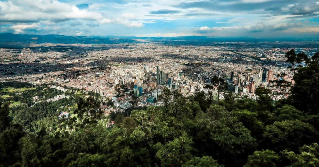 Foto panomárica de Bogotá desde los Cerros Orientales.