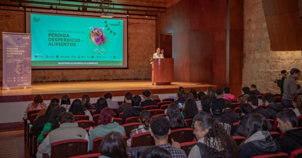 Foto de uno de los foros de Semana por la Reducción de Pérdidas en Bogotá.