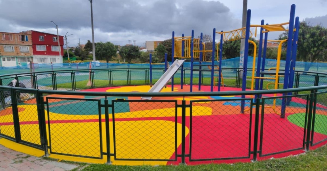 Foto de una zona infantil de uno de los parques intervenidos en Kennedy, al suroccidente de Bogotá.