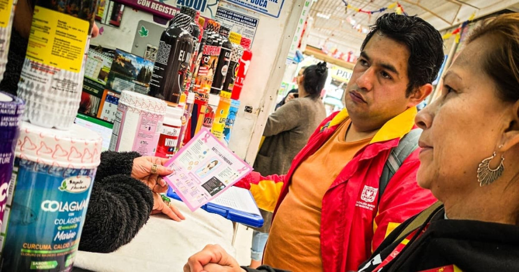 Foto de charlas de prevención de cáncer de seno o cáncer de mama en Bogotá.