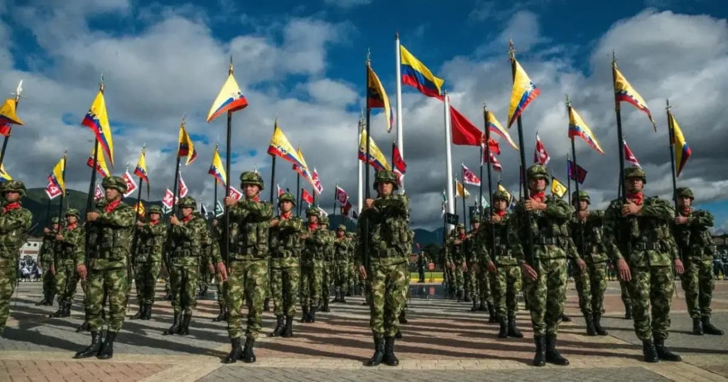 Foto de militares en pruebas del desfile del 20 de Julio en Bogotá.