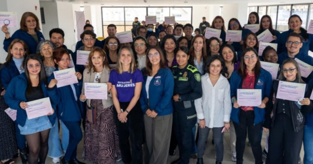 Foto de mujeres durante en lanzamiento de una de las Redes Seguras en Bogotá.