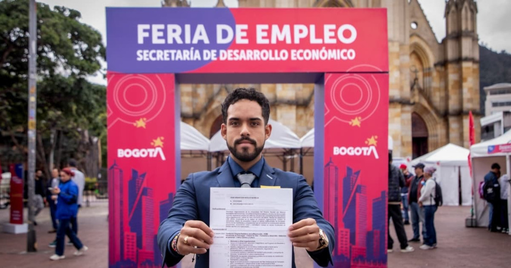 Foto de una feria de empleo en Bogotá 2026.