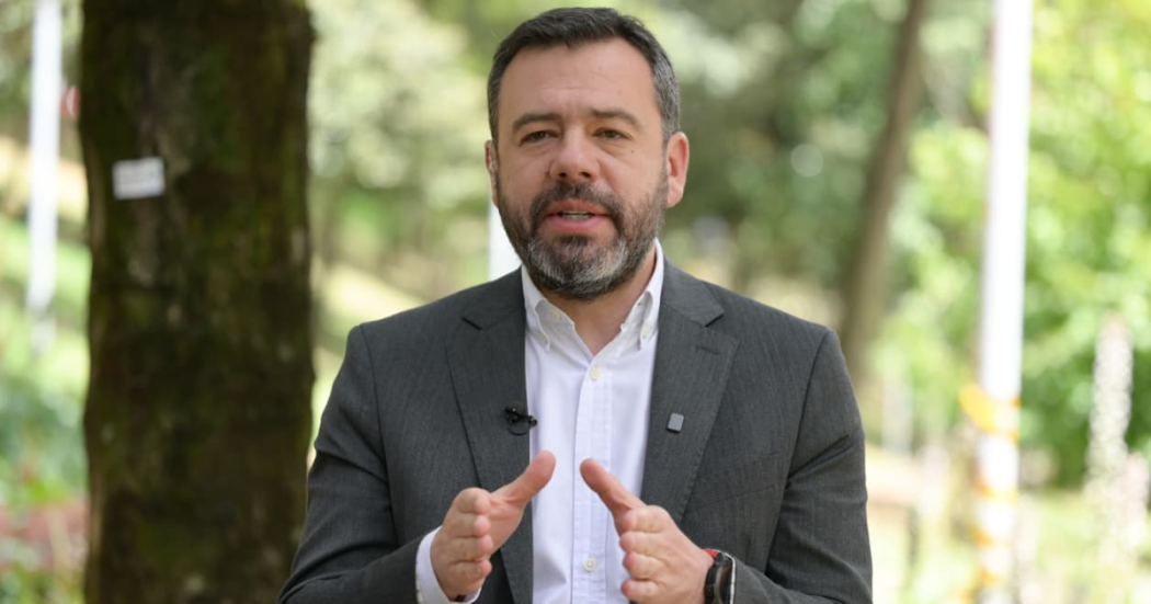Imagen del alcalde Galán hablando sobre cómo combatir el crimen organizado