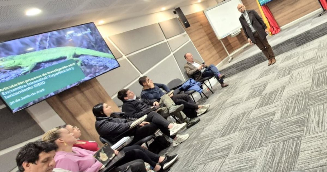 Personas reunidas en el marco de la Red de Investigación en Biodiversidad del Distrito (RIBID)