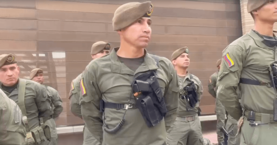 Uniformados de la Policía formados durante evento de anuncio público del plan de seguridad para este 20 de julio.