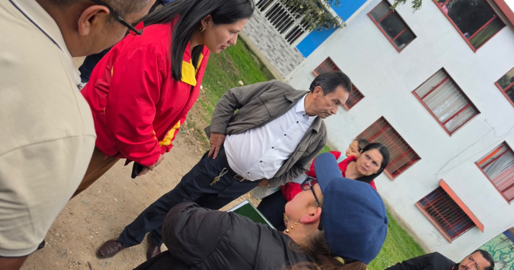 Foto de funcionarios del Distrito en un recorrido en un barrio de la localidad de Fontibón