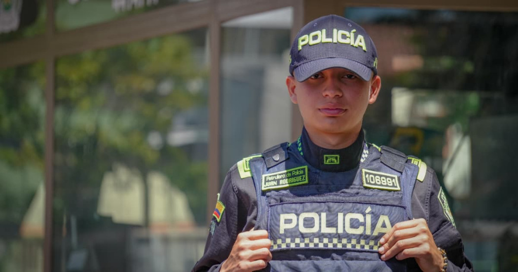 Juan Diego Rodríguez, uno de los 794 nuevos patrulleros en Bogotá.