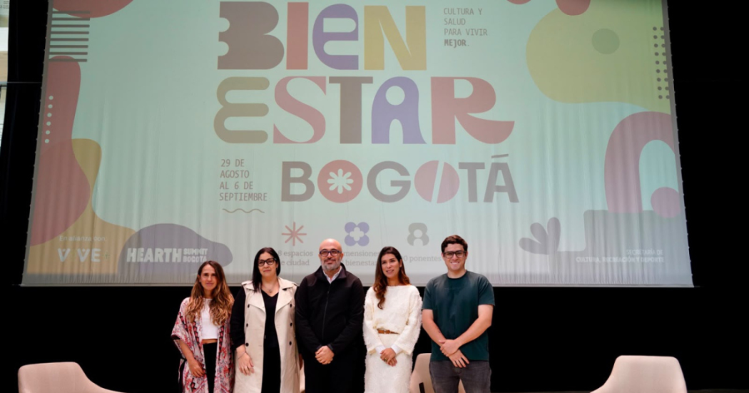 Imagen del lanzamiento Semana del Bienestar Bogotá con el secretario de Cultura Recreación y Deporte, representantes de Hearth Summit Bogotá y Vive + y Mejor, el Encuentro Internacional de Longevidad