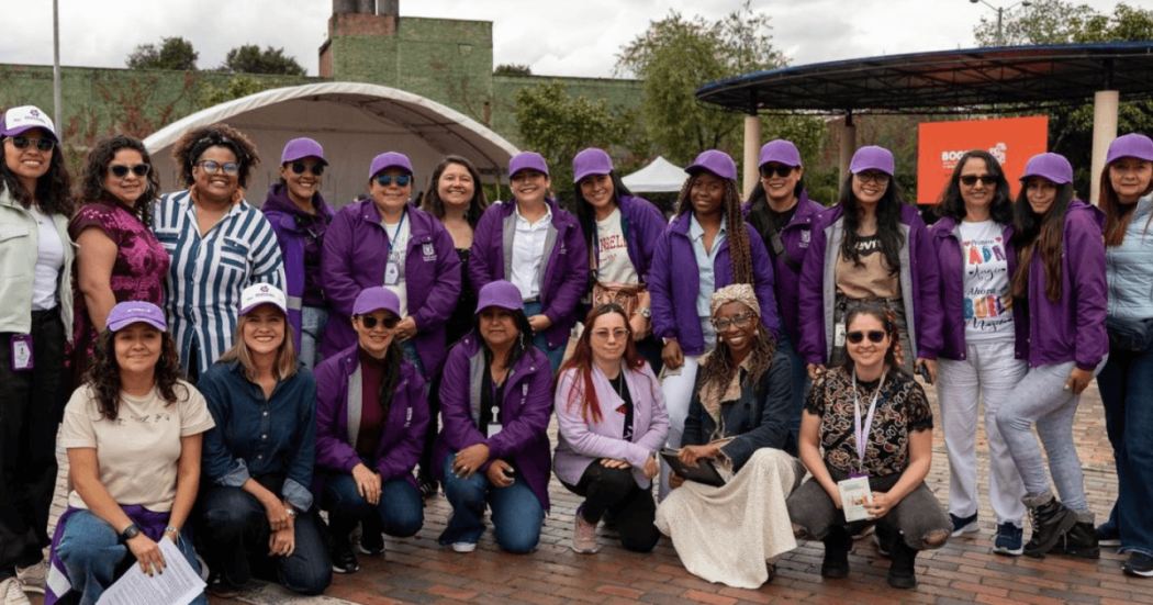 Secretaria de la Mujer, Laura Tami Leal, junto a funcionarias de la secretaría.