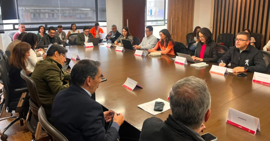 Reunión interinstitucional en Bogotá para coordinar acciones de prevención y respuesta ante la llegada del fenómeno de El Niño.