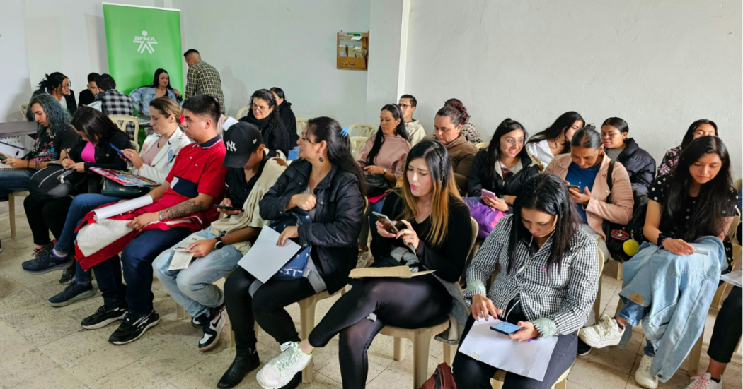 Foto de ciudadanos de la localidad de Suba en un auditorio 
